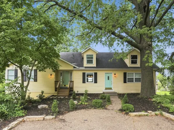 1147 Fenno Dr, Riverdale, IA 52722