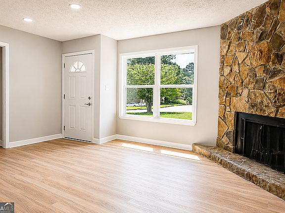 5th image of 1818 Petite Ln