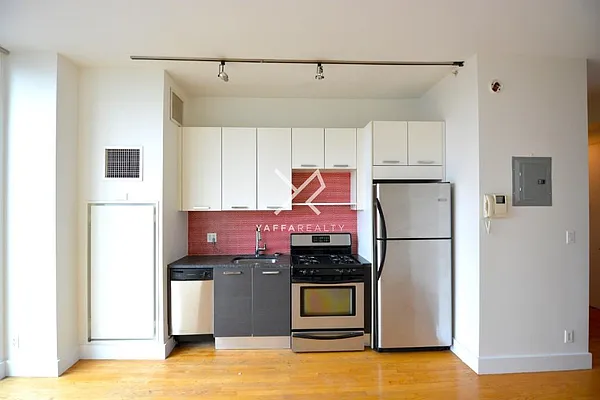 Rented by Yaffa Realty LLC | media 3