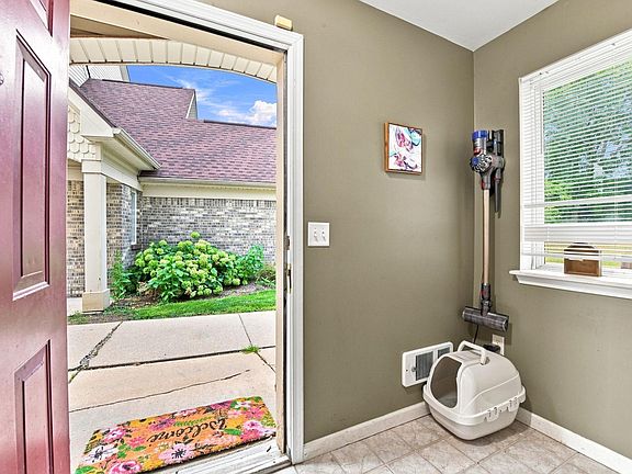 5th image of 1390 Constance Dr