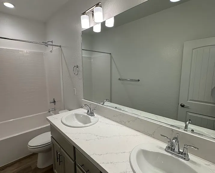 311 S Peters Rd — Photo 15
