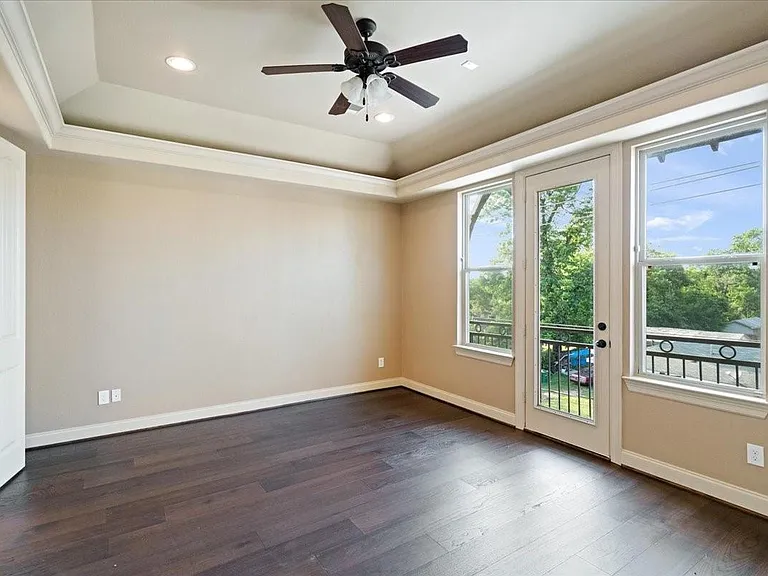 1520 Amundsen St — Photo 27