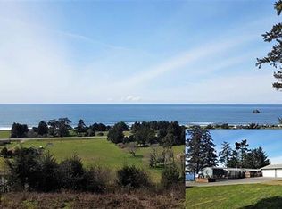 14055 14055/1406 Ocean View Dr, Smith River, CA 95567