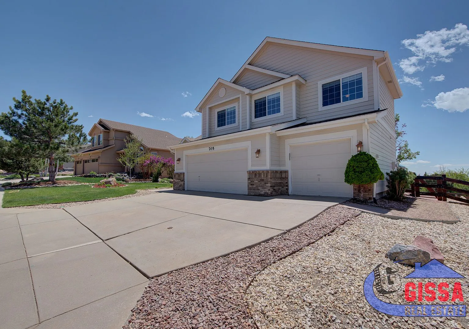 Beautiful large home with view of Pikes Peak in D-20 - short term lease until 03/31/2027! — Photo 3