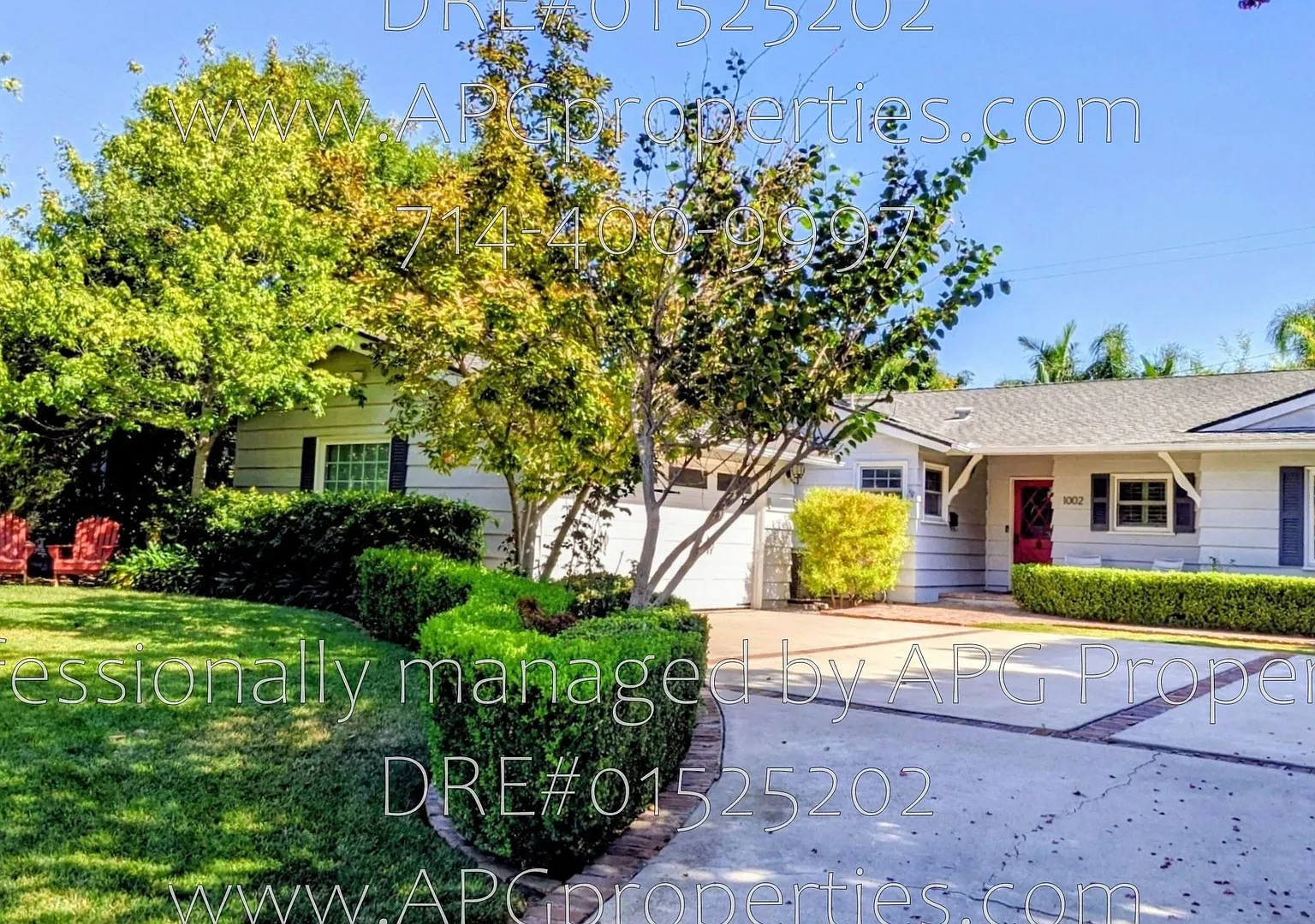 Charming Single-Story 3 bedroom / 2 bathroom house with pool in Prime Santa Ana Neighborhood — Photo 1