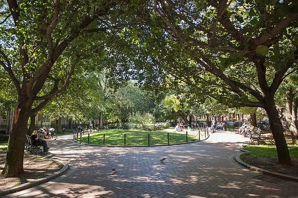 Rented by Compass | media 10