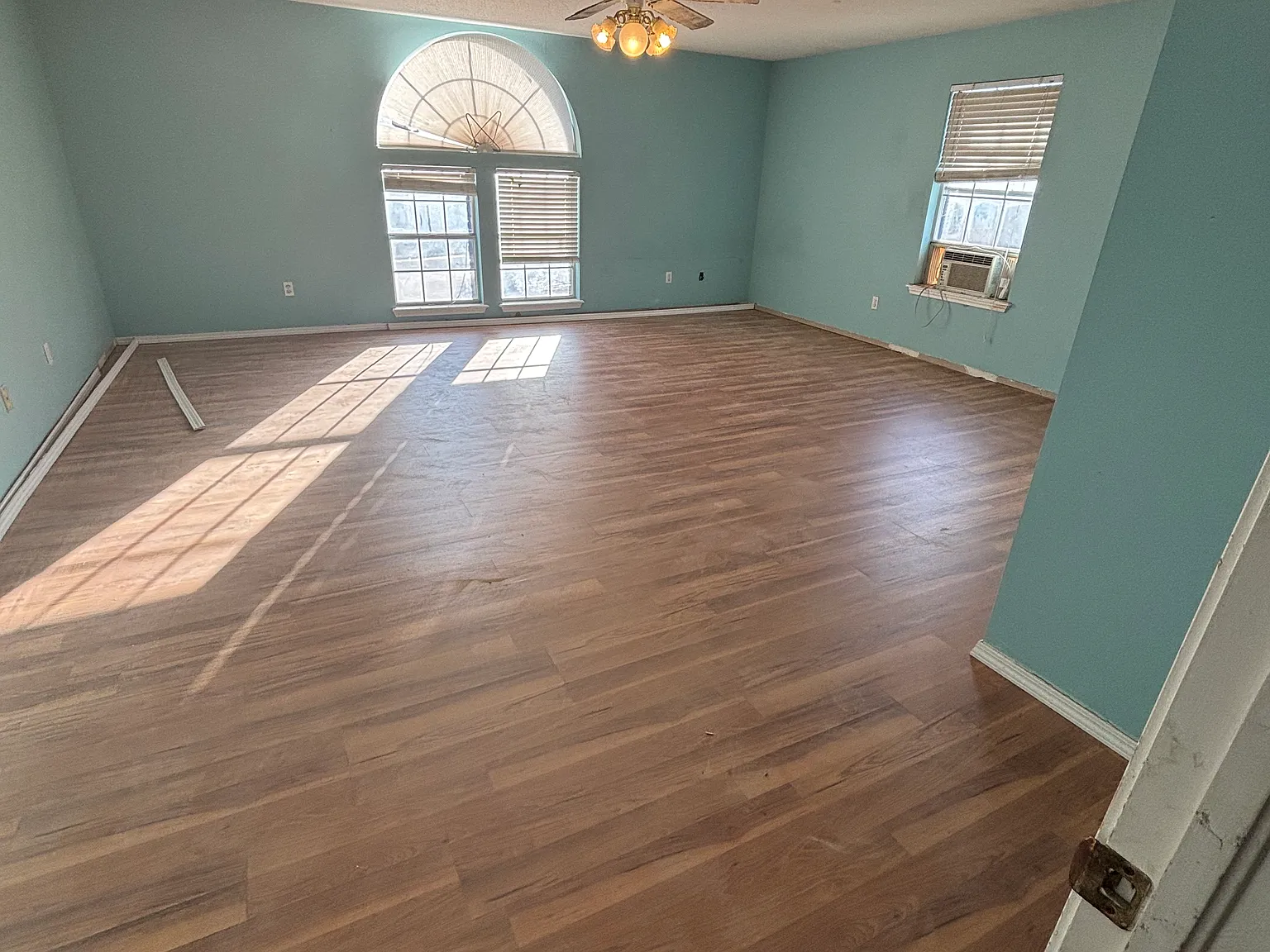 5 bed, 2.5 bath, 3346 sqft, $3,100 — Photo 4