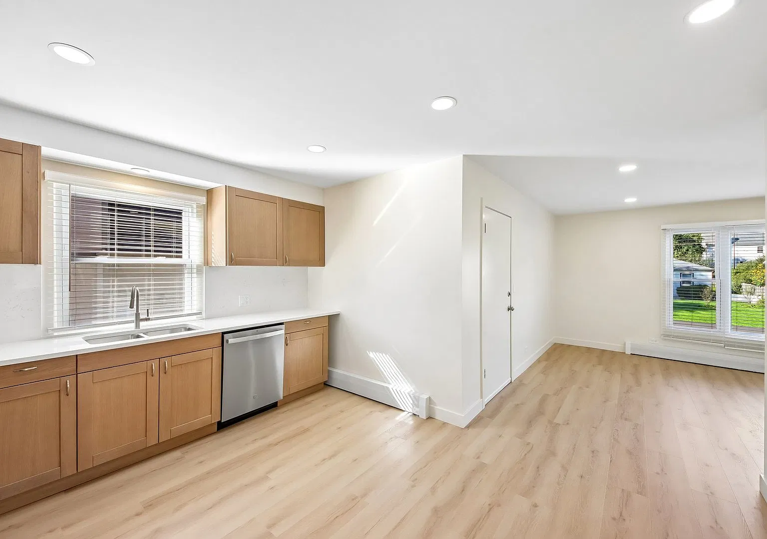 3 bed, 1.5 bath, 1200 sqft, $2,600 — Photo 4