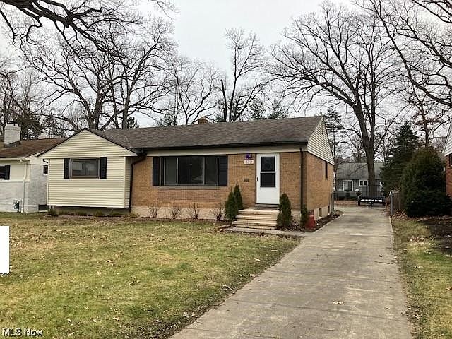 1st image of 573 Woodlane Dr