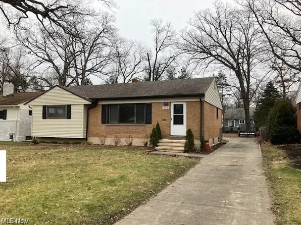 573 Woodlane Dr, Bay Village, OH 44140