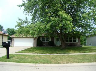 451 Gale St, Elgin, IL 60123