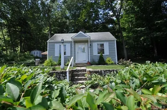 1 Pomperaug Rd — Photo 2