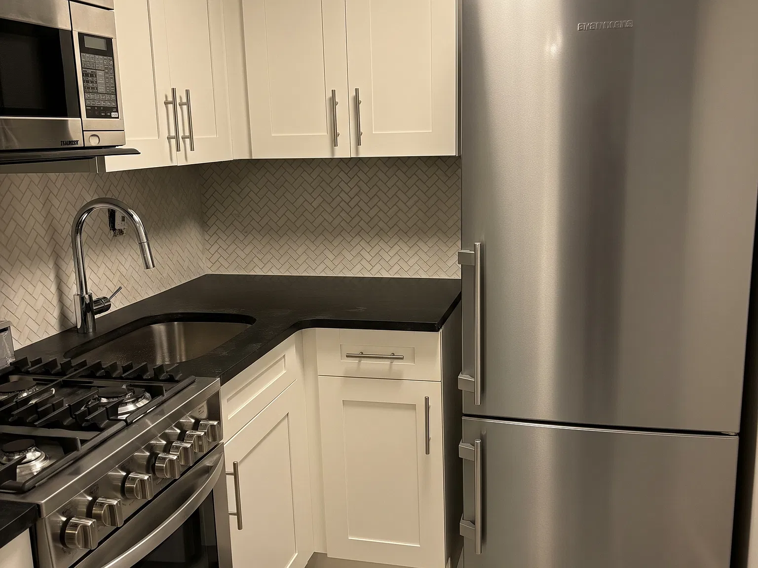 21 East 21st Street — Photo 2
