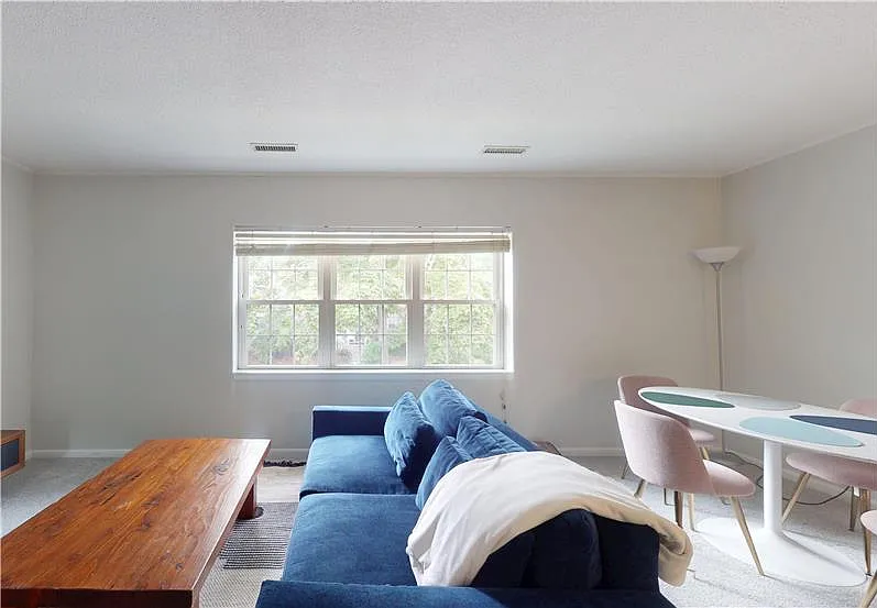 2 bed, 825 sqft, $2,700 — Photo 3