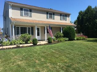 30 Sweeney Ln, Bristol, RI 02809