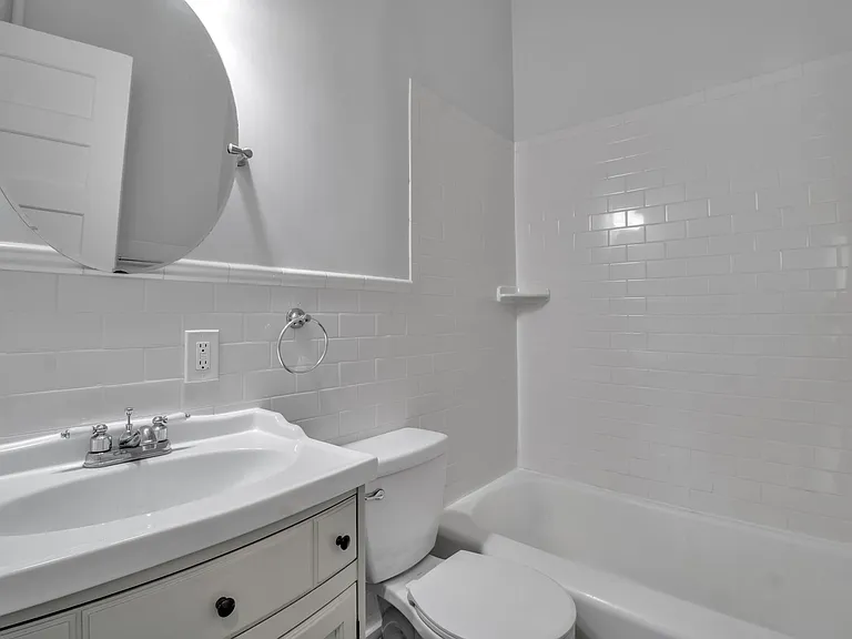 215 Allen St — Photo 14