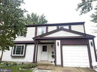 9409 Starlit Ponds Dr, Fairfax, VA 22032