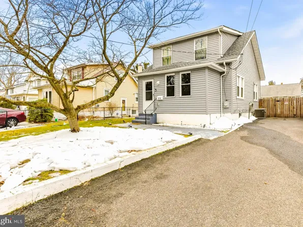 313 Woodbury Lake Dr, Deptford, NJ 08096
