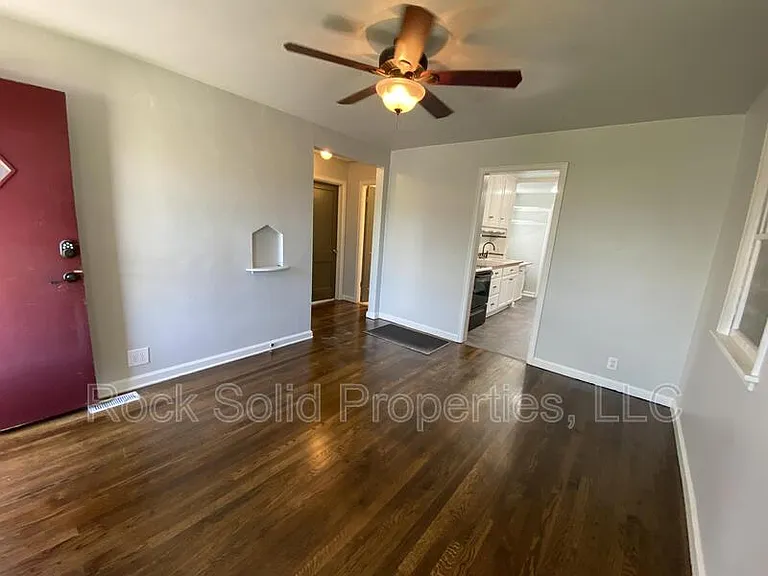 416 E 3rd St — Photo 9