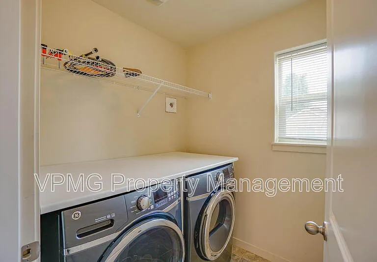 5941 NE 48th St — Photo 24
