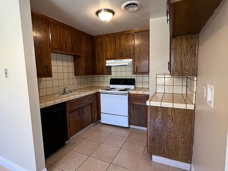 N Laurelglen Blvd 7612 — Photo 16