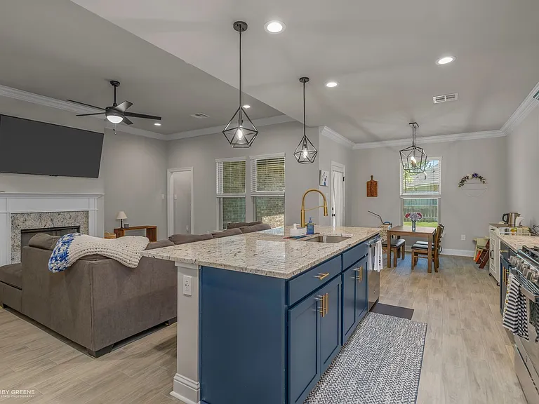 754 Crozier Dr — Photo 5