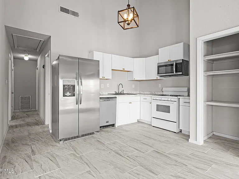 10720 Chert St — Photo 18
