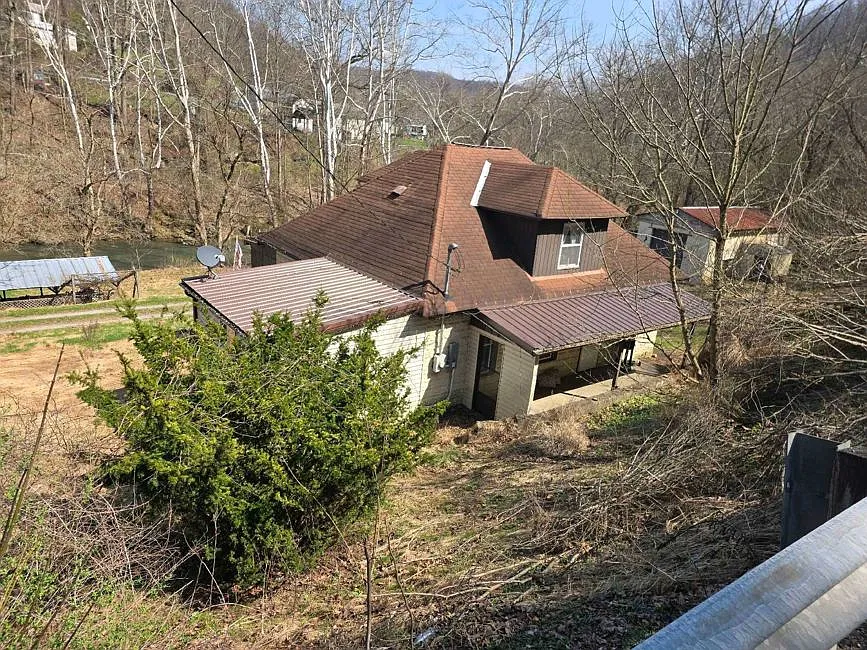 2606 Husky Hwy photo 1