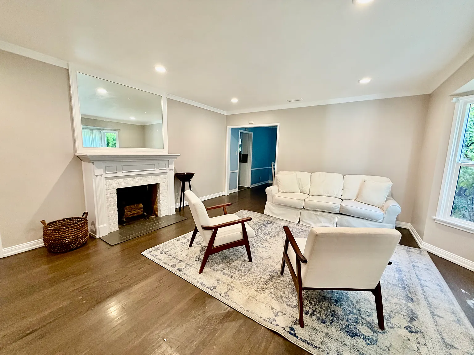 3 bed, 1.5 bath, 1543 sqft, $4,895 — Photo 2