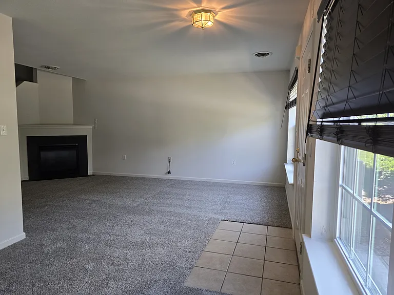 113 Courtyard Dr — Photo 5