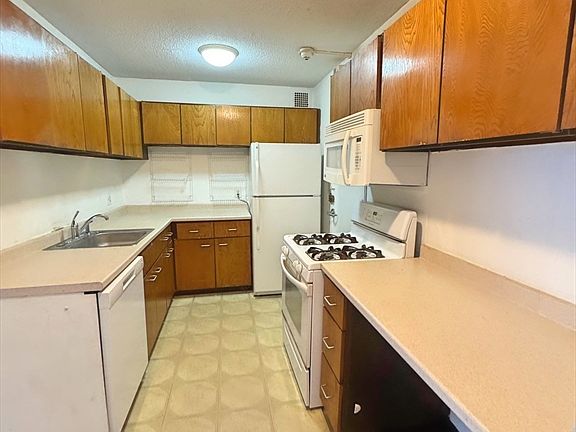 4th image of 99 Pond Ave APT 222