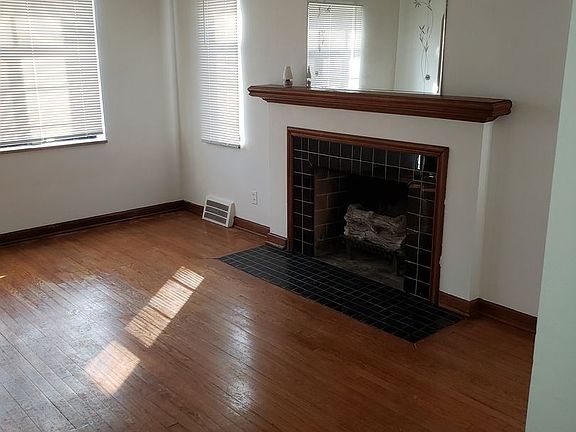 3rd image of 18955 Waltham Ave