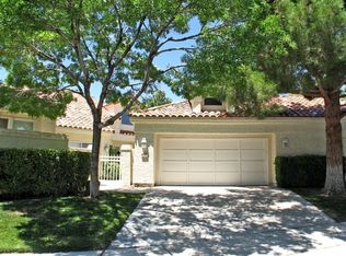 8240 Round Hills Cir, Las Vegas, NV 89113