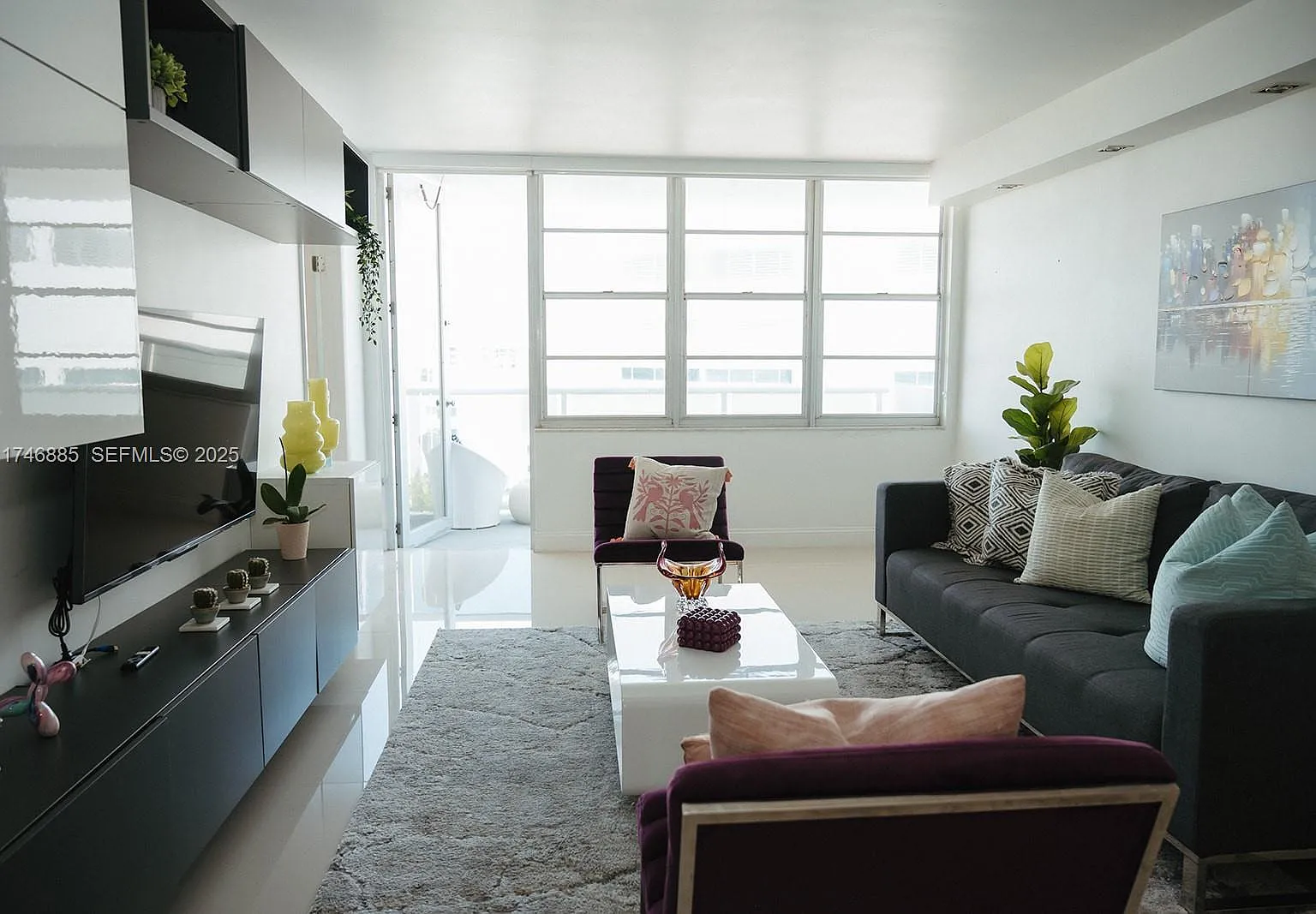 Sea Air Towers Condo — Photo 4