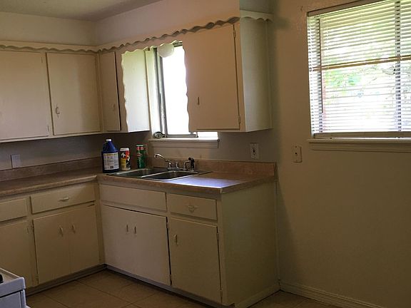 2nd image of 4817 SE 19th St