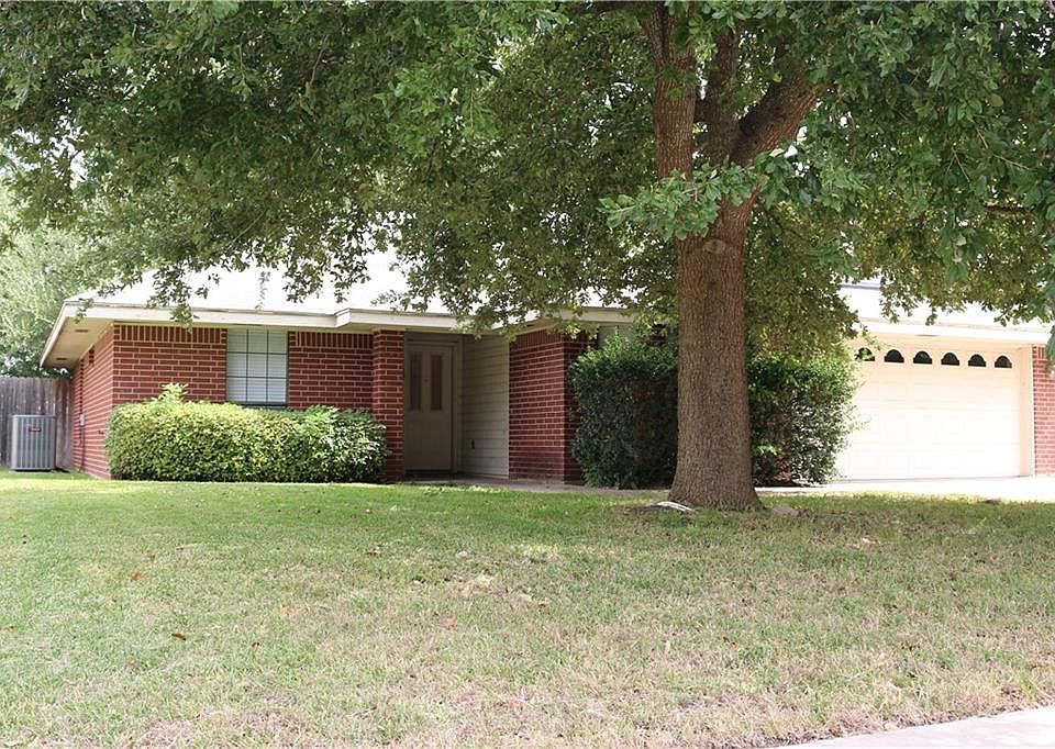 1st image of 2404 Cherrylawn Dr