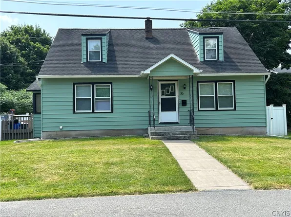 36 1st St, Camillus, NY 13031