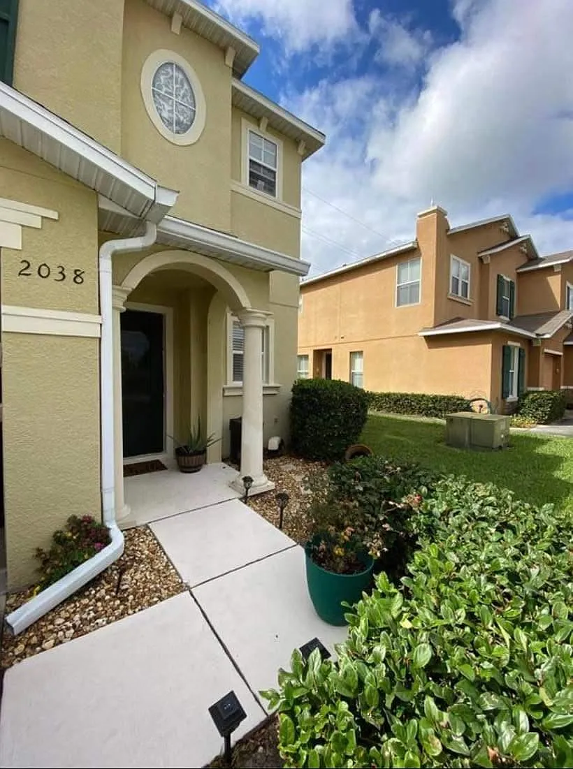 2038 Sunset Meadow Dr — Photo 1