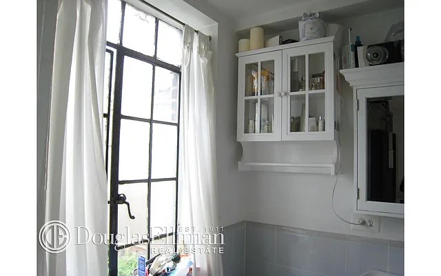 Rented by Douglas Elliman | media 37