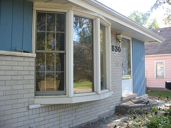 2nd image of 830 Belton St