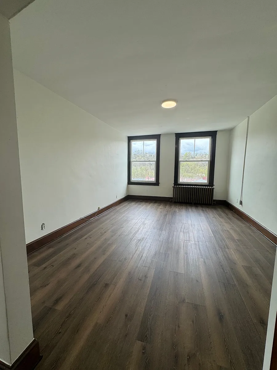 Building Photo - 208 N Warren Ave #G