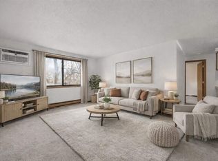 814 Benton Dr APT 34, Iowa City, IA