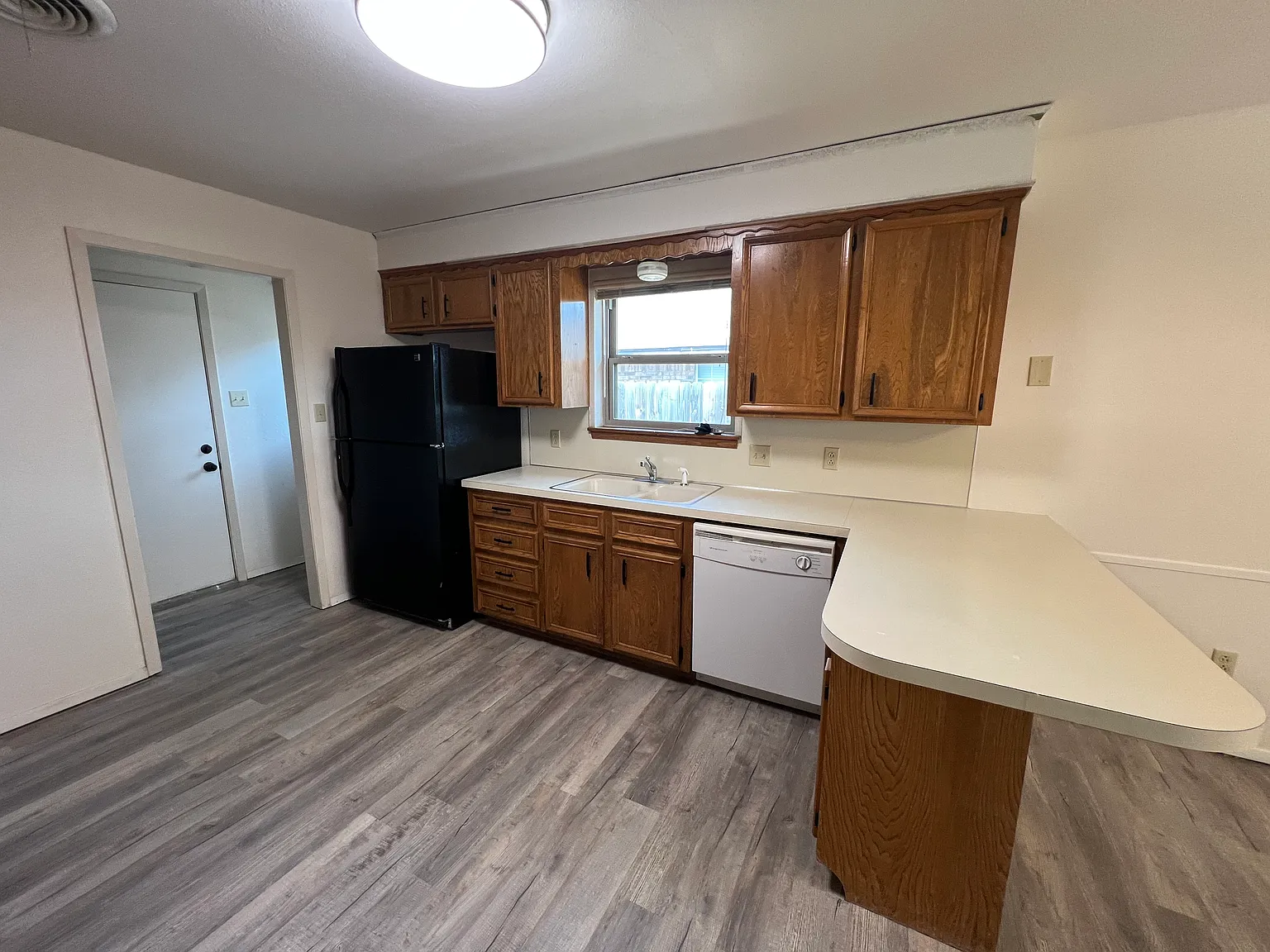 3 bed, 1618 sqft, $2,000 — Photo 2