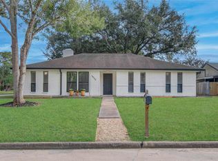 16703 Hibiscus Ln, Friendswood, TX 77546
