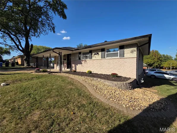 1405 Miller Dr, Florissant, MO 63031