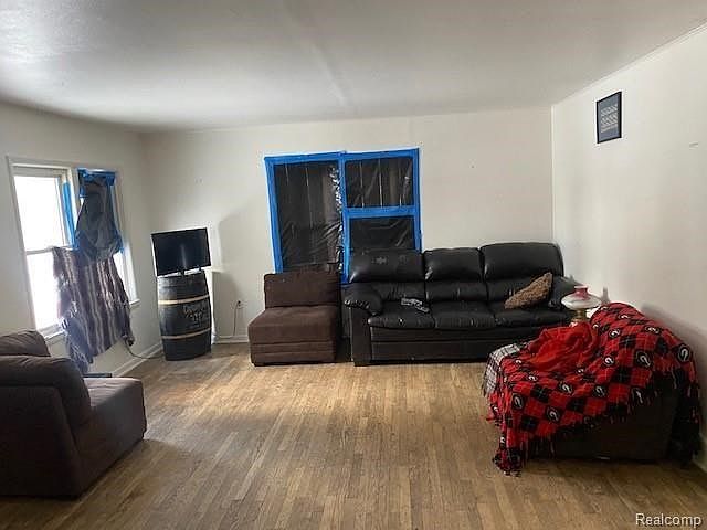 2nd image of 7450 Embury Rd