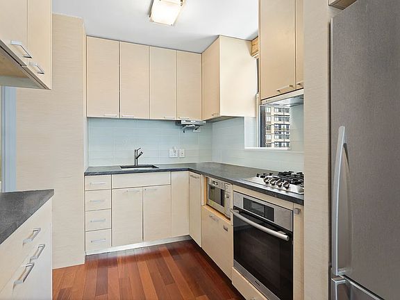 3rd image of 206 E 95th St APT 10A