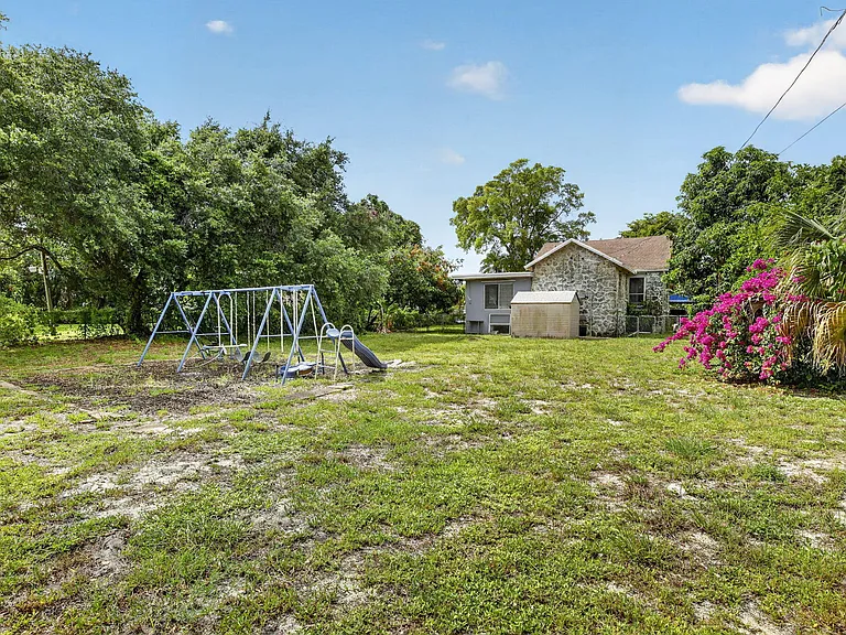 2465 Taylor St — Photo 34