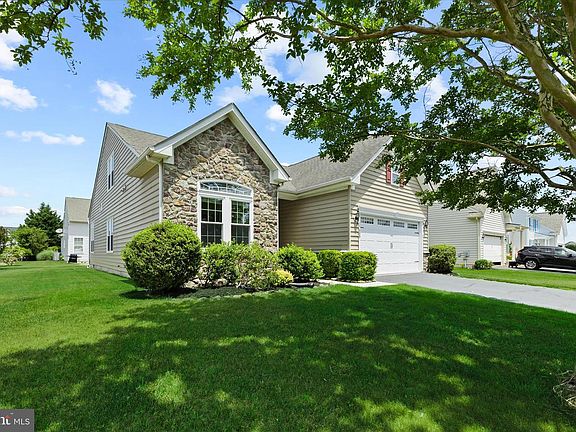 3rd image of 37889 Bayview Cir E