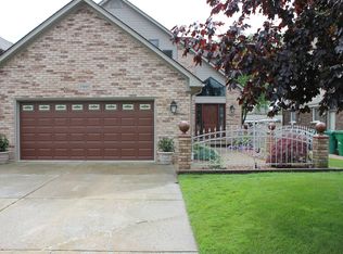 37895 Lakeshore Dr, Harrison Township, MI